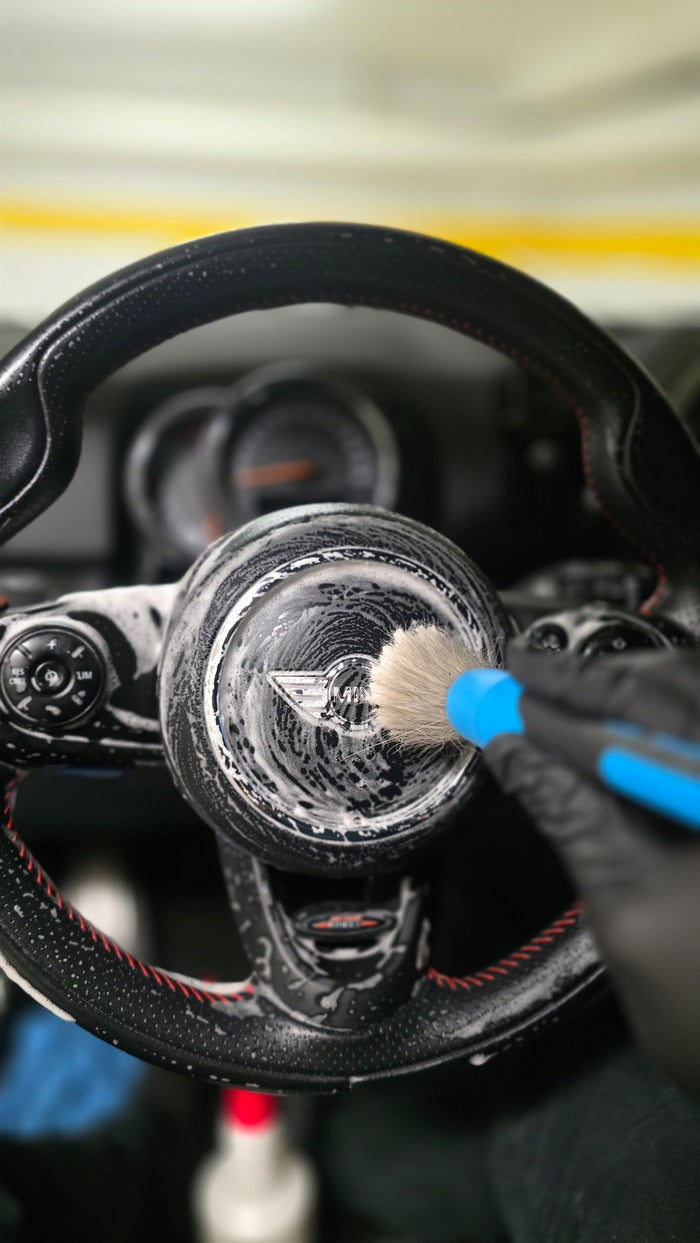 Lett innvendig bilvask
